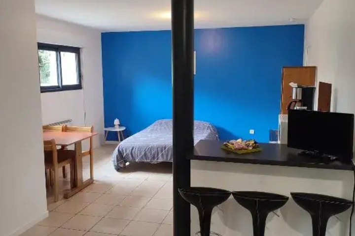 Room 3 of 10