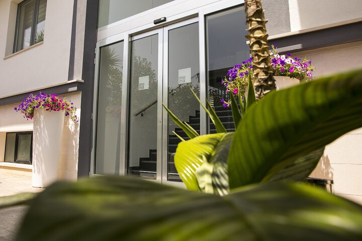 Hotel Exterior 49 of 49