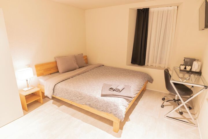 Room 13 of 33