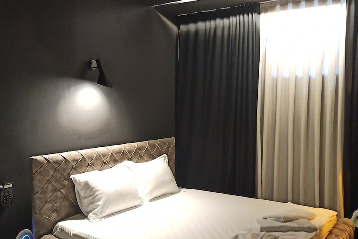 Room 33 of 80