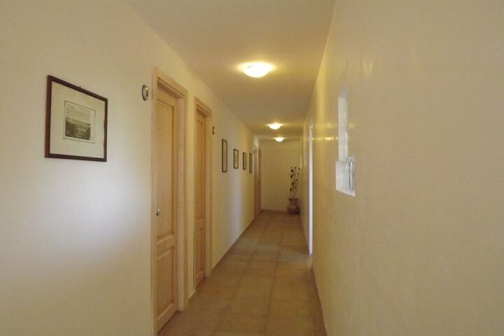 Ballroom/Hall 12 of 16