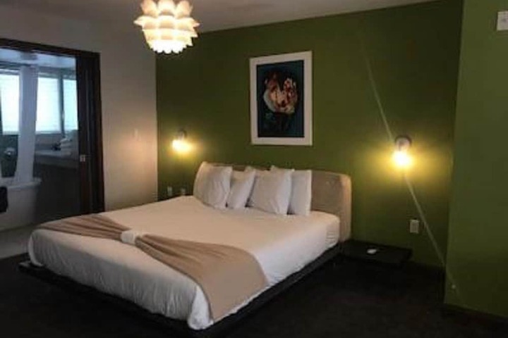 Room 12 of 36