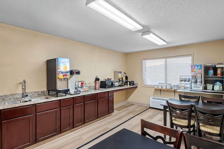 Breakfast/Coffee Service 22 of 28