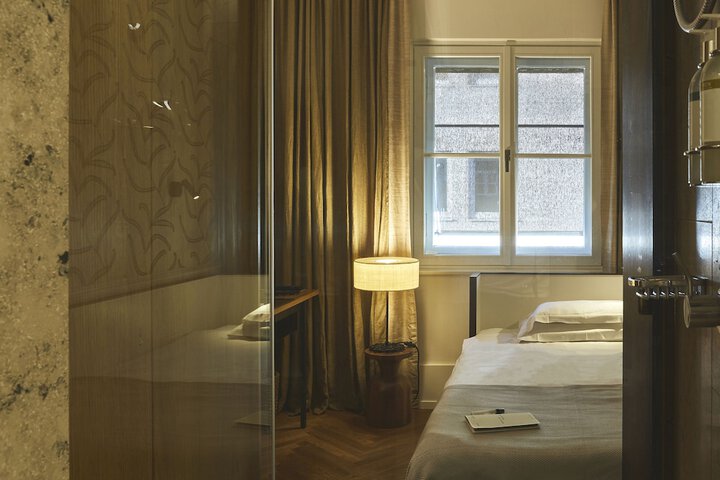 Room 60 of 96