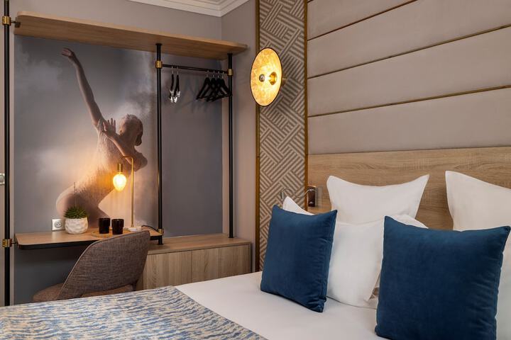 Room 12 of 60