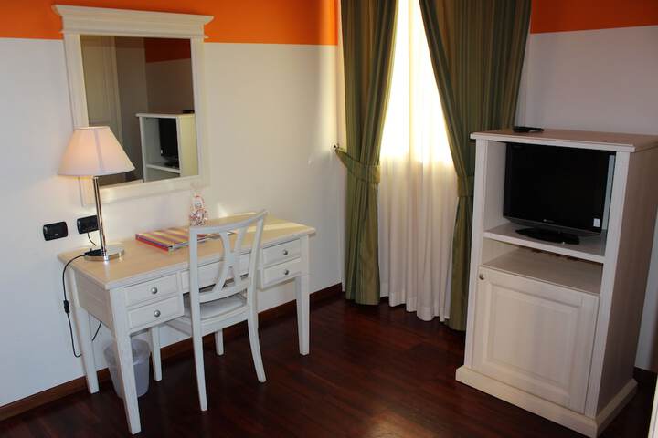 Room 19 of 48