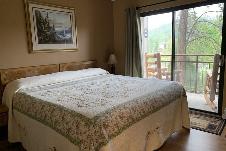 Room 8 of 186