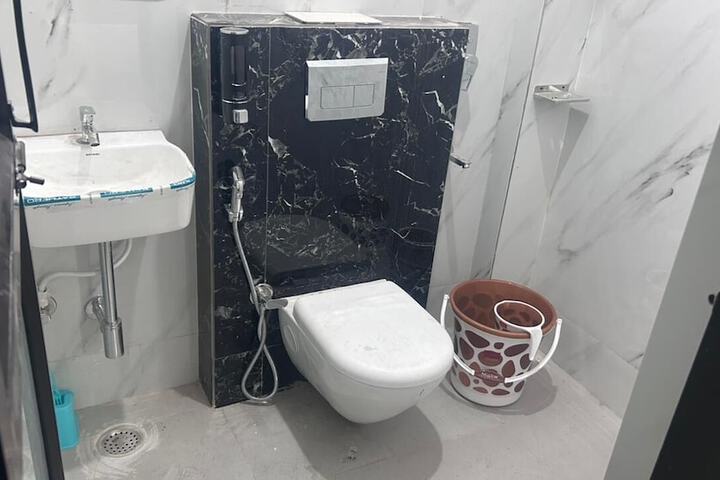Room 9 of 11