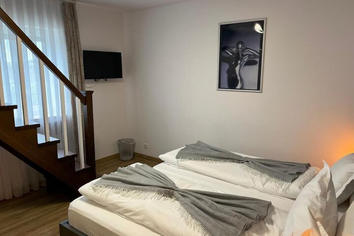 Room 11 of 23