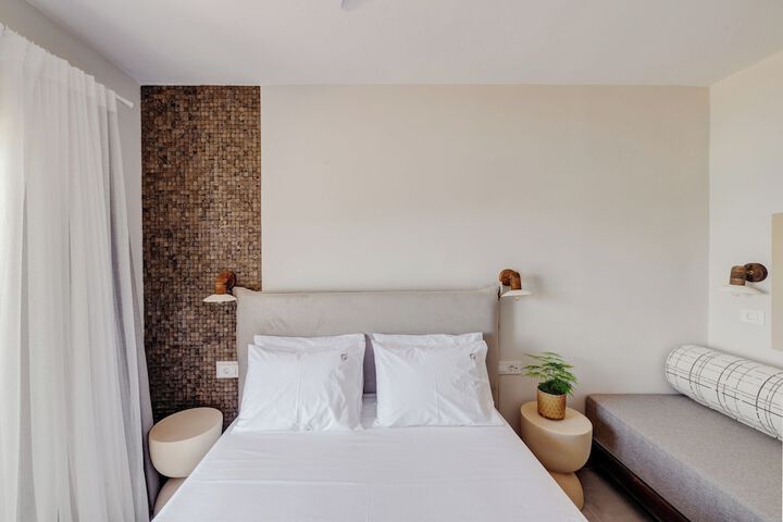 Room 50 of 193
