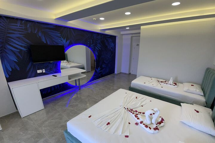Room 7 of 33