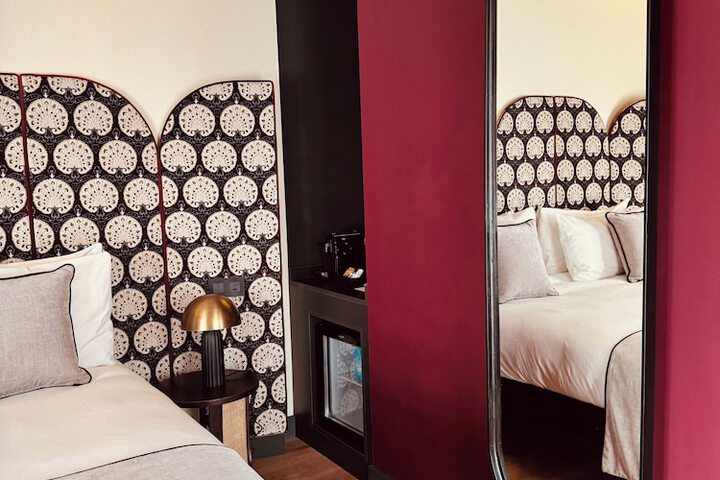 Room 4 of 87