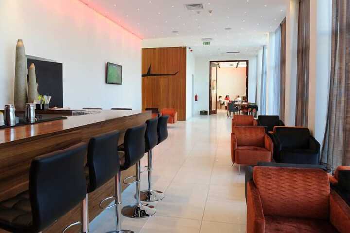 Lounge 38 of 48