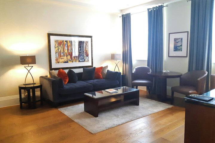Room 42 of 142