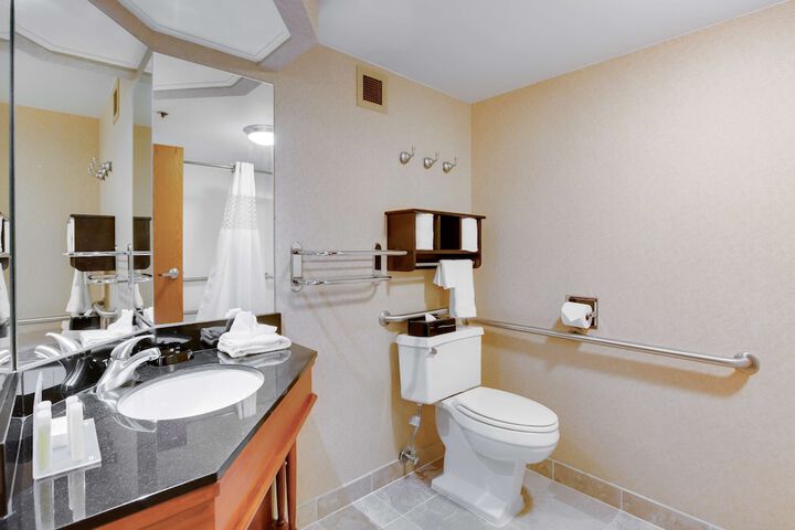 Room 33 of 46