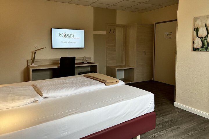 Room 17 of 37