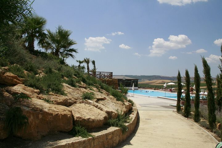 Pool 10 of 40