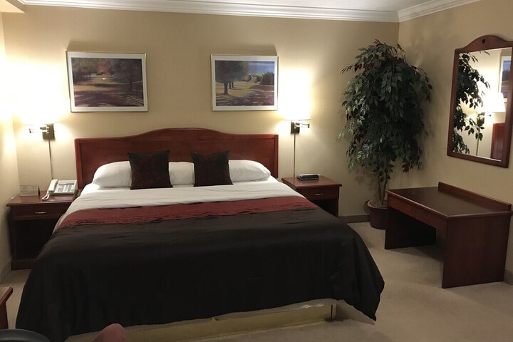 Room 18 of 99