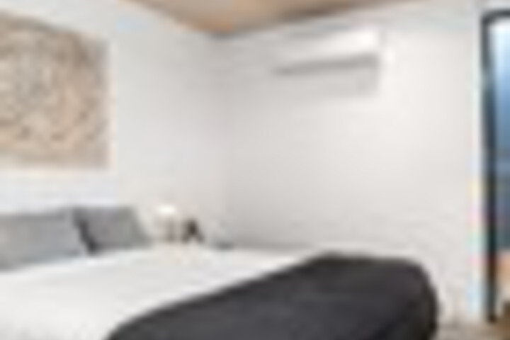 Room 8 of 60