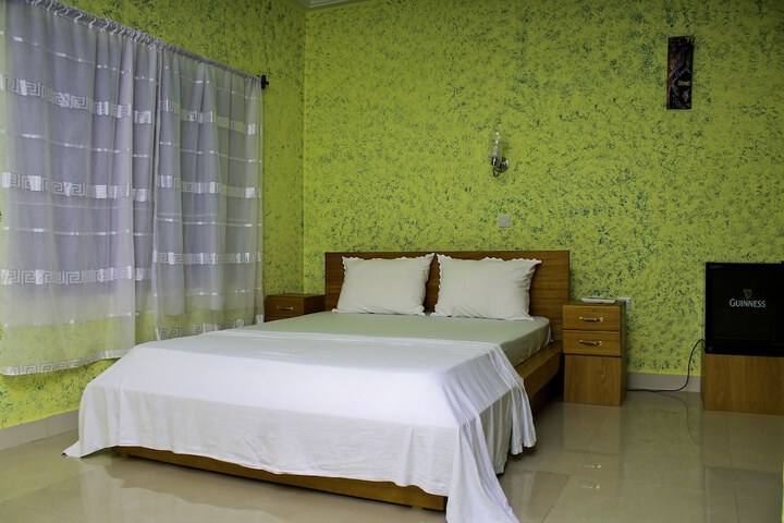 Room 2 of 20