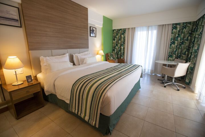 Room 10 of 120