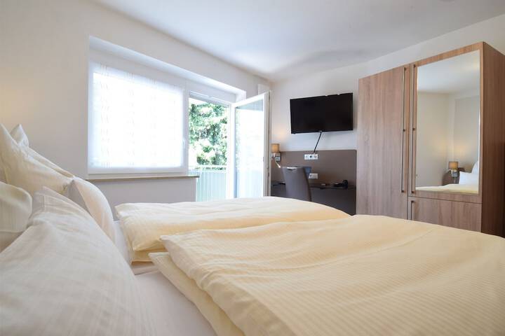 Room 4 of 35