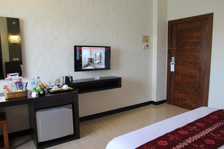 Room 8 of 33