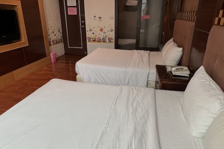 Room 15 of 79