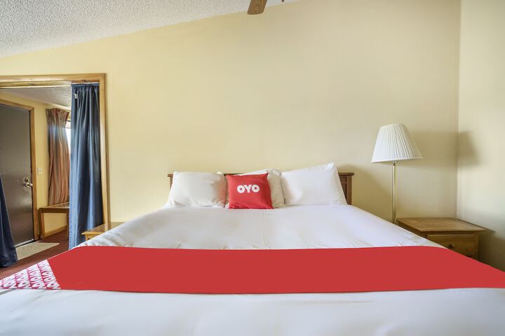 1 King Bed (14 of 17)