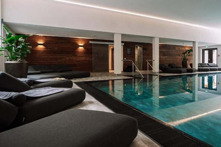 Pool 7 of 10