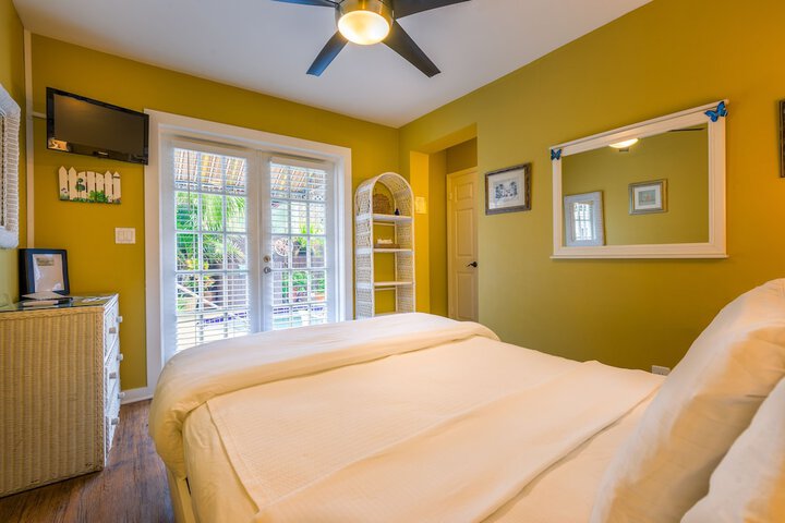 Room 102 of 192