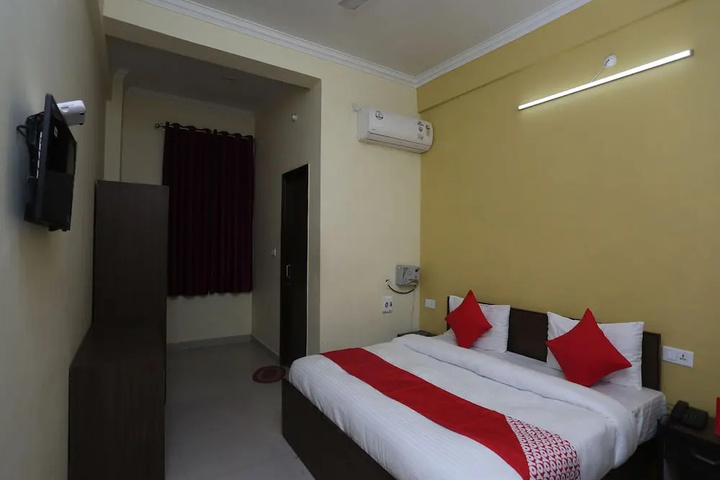 Room 5 of 14