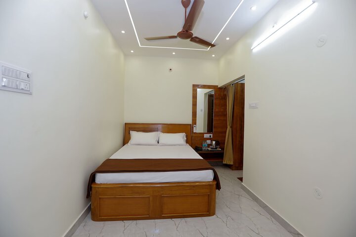 Room 9 of 14