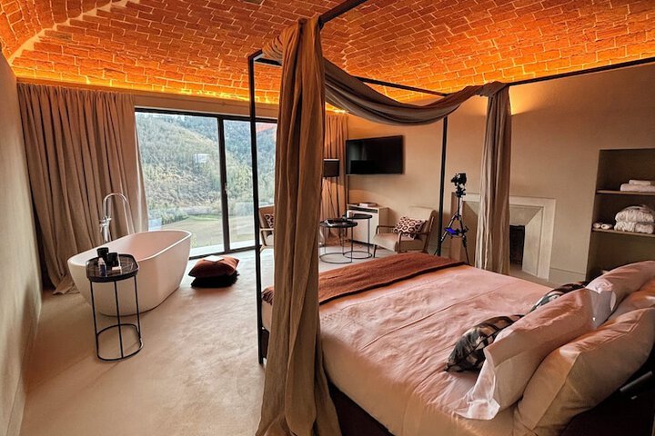 Room 27 of 62