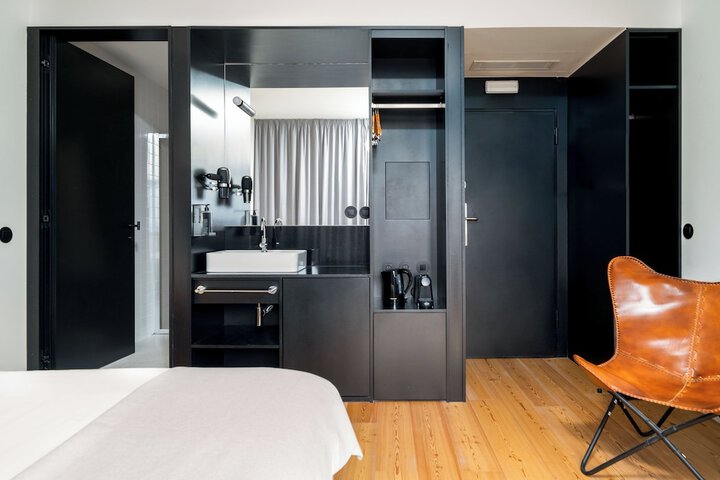 Room 37 of 74