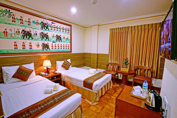 Room 34 of 153