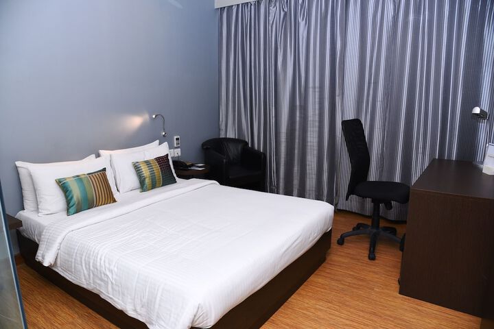 Room 13 of 27