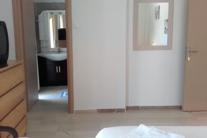 Room 14 of 42