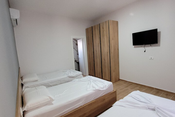Room 7 of 12