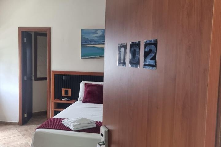 Room 33 of 84