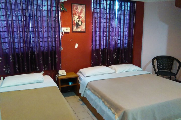 Room 13 of 32