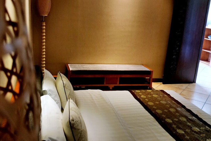 Room 27 of 82