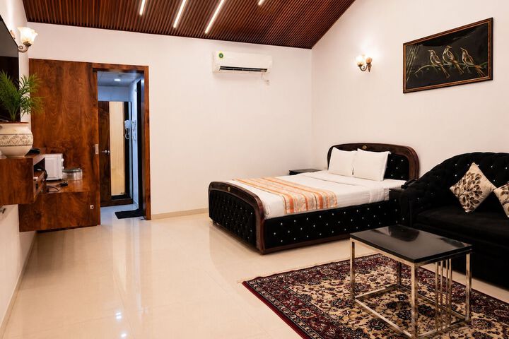 Room 16 of 35