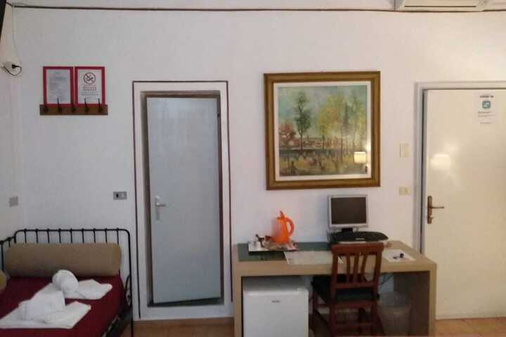 Room 26 of 61
