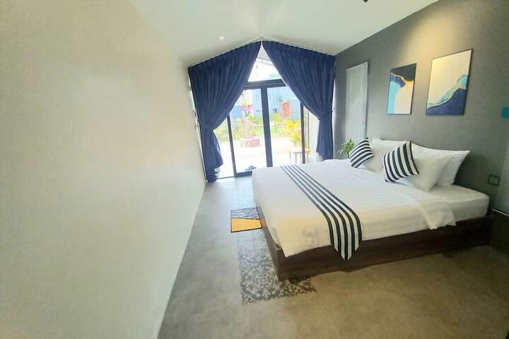 Room 32 of 161