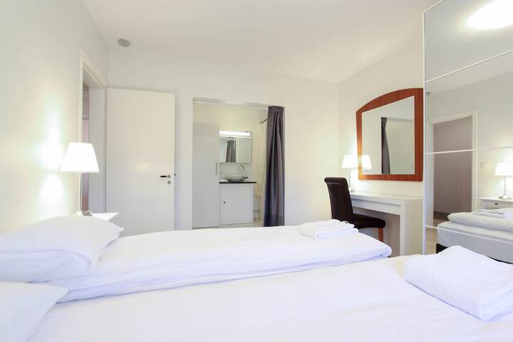 Room 2 of 29