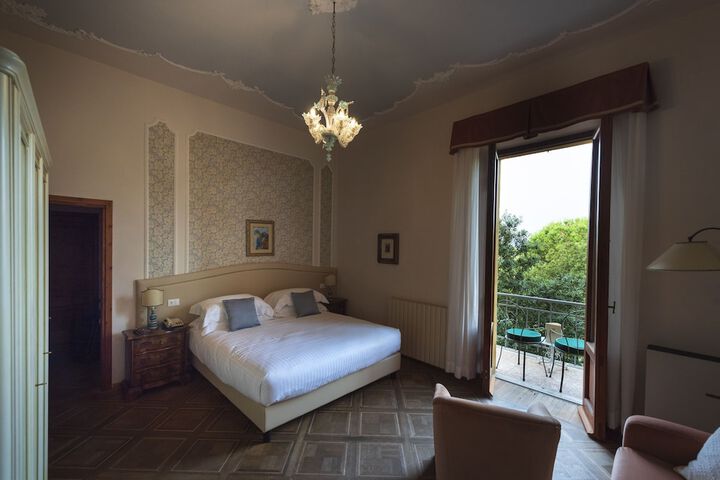 Room 33 of 140