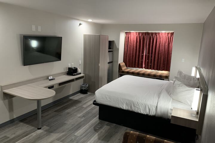 1 King Bed (8 of 12)