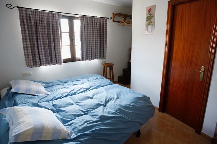 Room 5 of 8