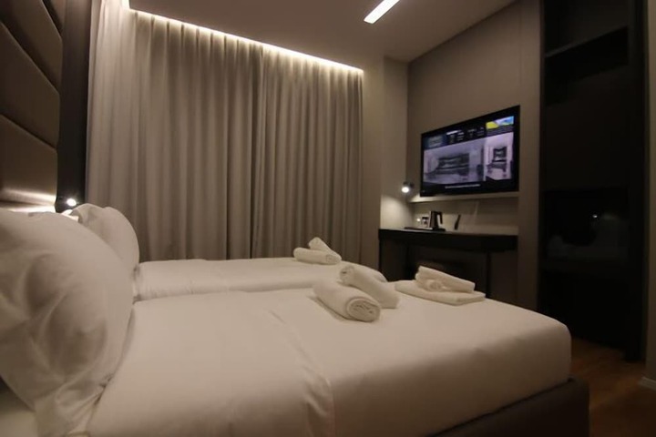Room 2 of 7
